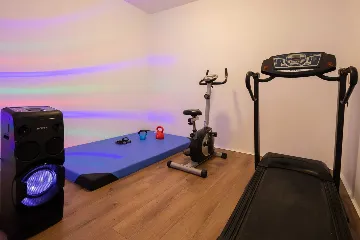 Modern 6-Bedroom Villa with Pool in Kaštel Lukšić