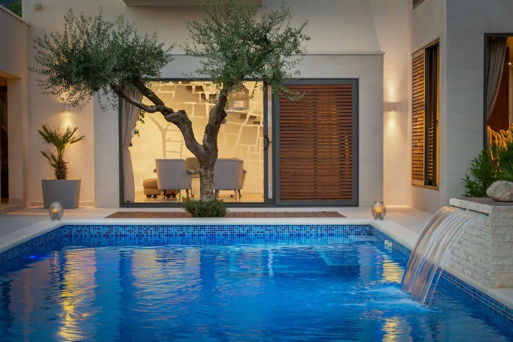 Modern 6-Bedroom Villa with Pool in Kaštel Lukšić