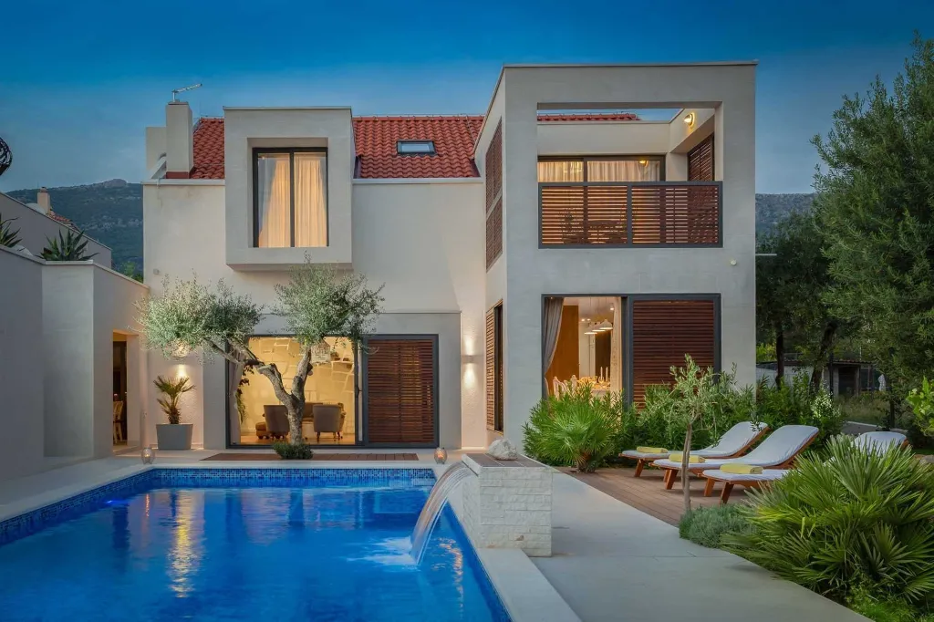 Modern 6-Bedroom Villa with Pool in Kaštel Lukšić