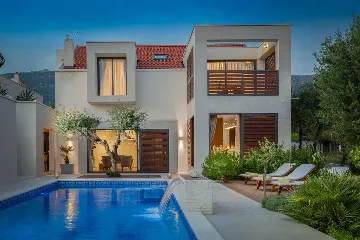 Modern 6-Bedroom Villa with Pool in Kaštel Lukšić