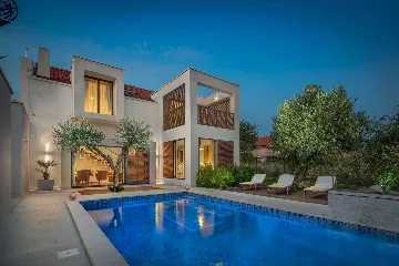 Modern 6-Bedroom Villa with Pool in Kaštel Lukšić