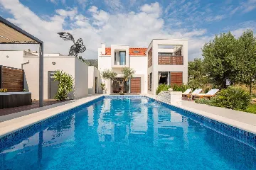 Modern 6-Bedroom Villa with Pool in Kaštel Lukšić