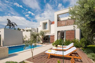 Modern 6-Bedroom Villa with Pool in Kaštel Lukšić