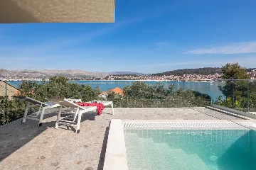 Modern Seaside Villa with Pool in Okrug Gornji