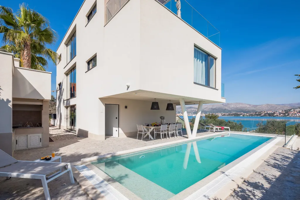 Modern Seaside Villa with Pool in Okrug Gornji
