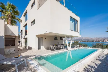 Modern Seaside Villa with Pool in Okrug Gornji