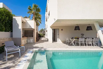 Modern Seaside Villa with Pool in Okrug Gornji