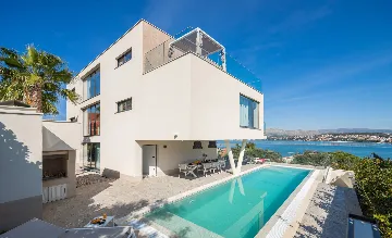 Modern Seaside Villa with Pool in Okrug Gornji