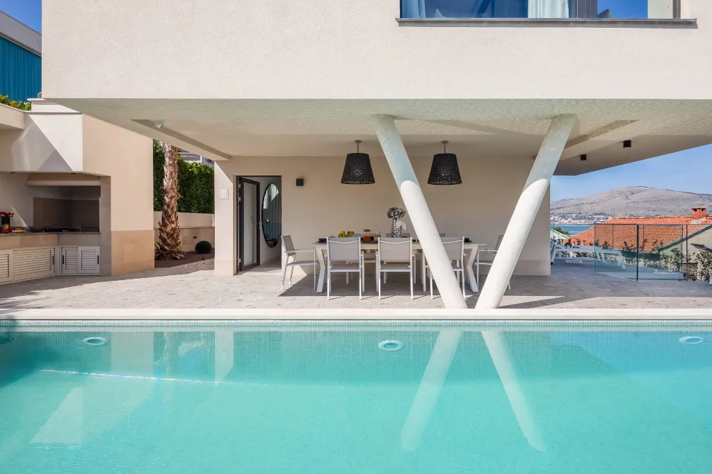 Modern Seaside Villa with Pool in Okrug Gornji