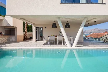 Modern Seaside Villa with Pool in Okrug Gornji
