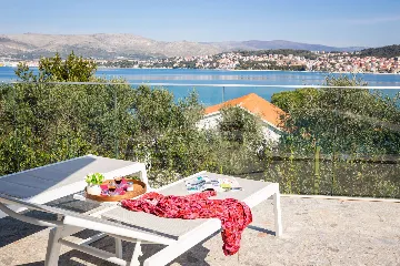 Modern Seaside Villa with Pool in Okrug Gornji