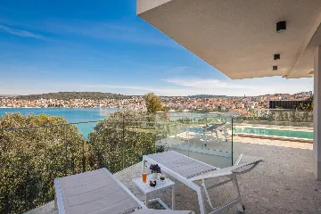 Modern Seaside Villa with Pool in Okrug Gornji