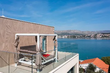 Modern Seaside Villa with Pool in Okrug Gornji