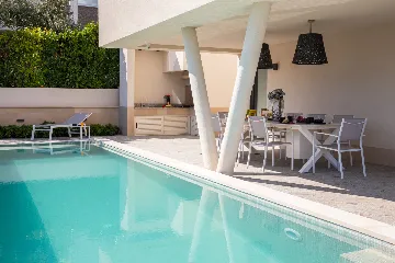 Modern Seaside Villa with Pool in Okrug Gornji