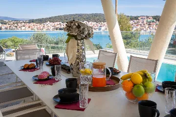 Modern Seaside Villa with Pool in Okrug Gornji