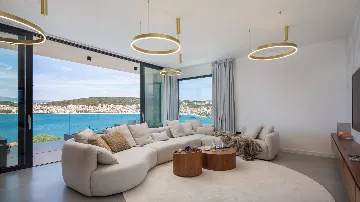 Modern Seaside Villa with Pool in Okrug Gornji