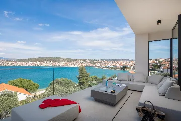 Modern Seaside Villa with Pool in Okrug Gornji