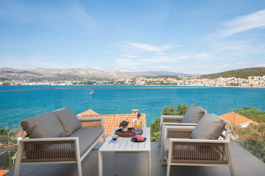 Modern Seaside Villa with Pool in Okrug Gornji