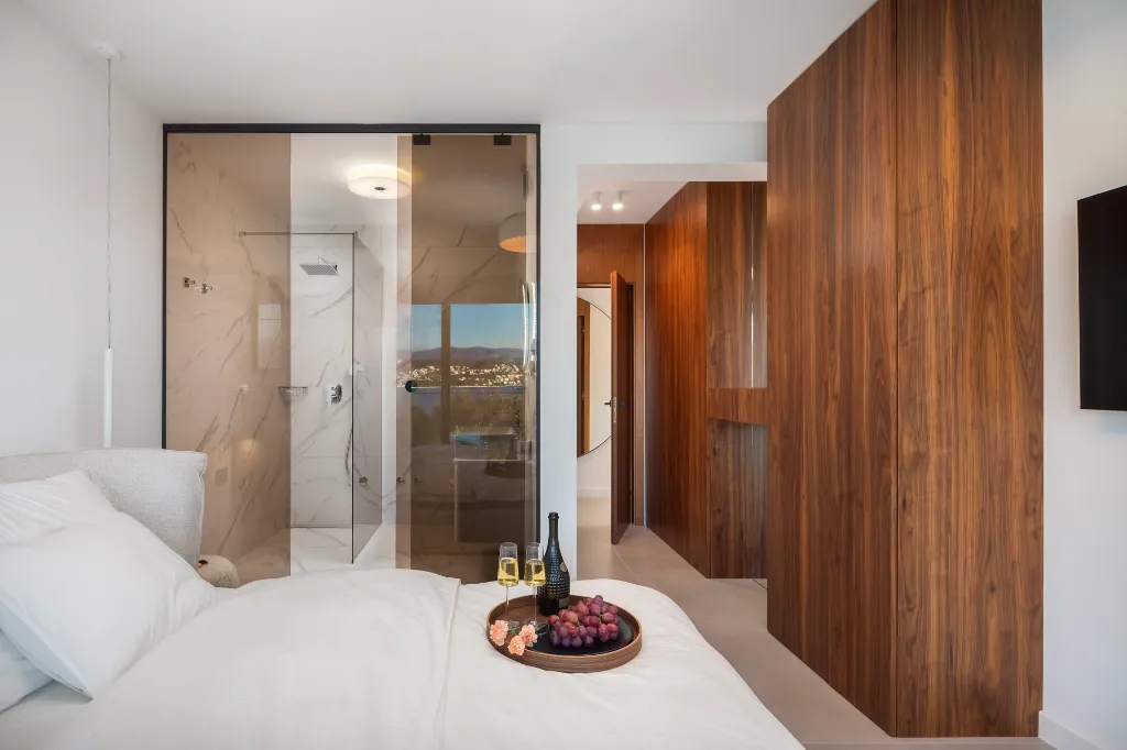 Modern Seaside Villa with Pool in Okrug Gornji