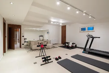 Modern Seaside Villa with Pool in Okrug Gornji