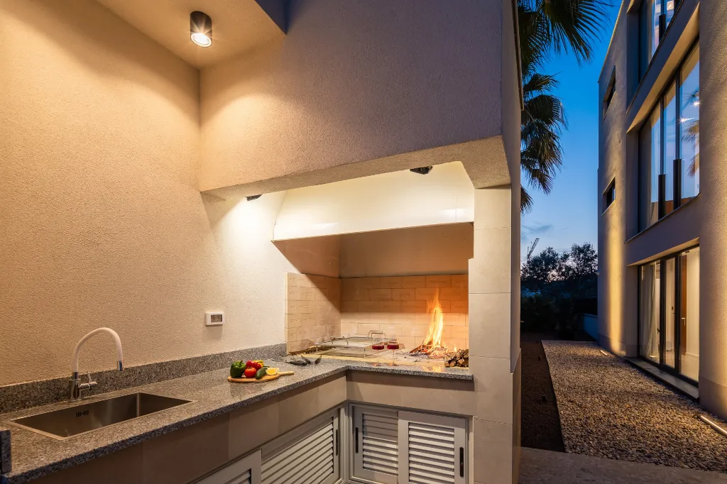 Modern Seaside Villa with Pool in Okrug Gornji