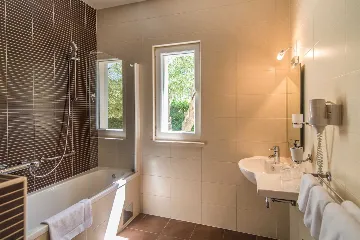 Contemporary 6-Bedroom Villa with Infinity Pool in Mirca