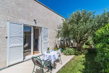 Contemporary 6-Bedroom Villa with Infinity Pool in Mirca