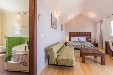 Contemporary 6-Bedroom Villa with Infinity Pool in Mirca