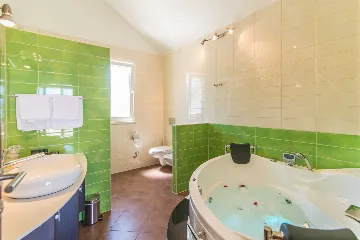 Contemporary 6-Bedroom Villa with Infinity Pool in Mirca