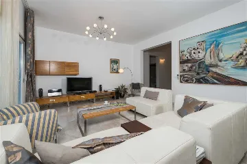 Beachfront Villa with Heated Pool in Mirca