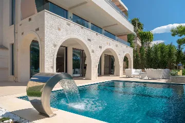 Contemporary Seafront Villa with Infinity Pool Selca