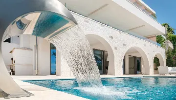 Contemporary Seafront Villa with Infinity Pool Selca