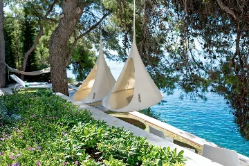 Contemporary Seafront Villa with Infinity Pool Selca