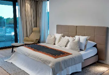 Contemporary Seafront Villa with Infinity Pool Selca