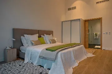 Contemporary Seafront Villa with Infinity Pool Selca