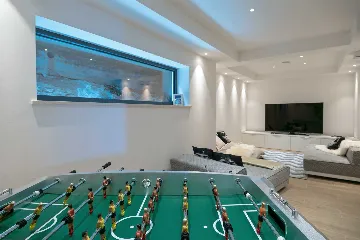 Contemporary Seafront Villa with Infinity Pool Selca