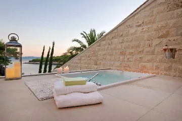 Contemporary Seafront Villa with Infinity Pool Selca