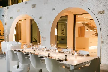 Contemporary Seafront Villa with Infinity Pool Selca