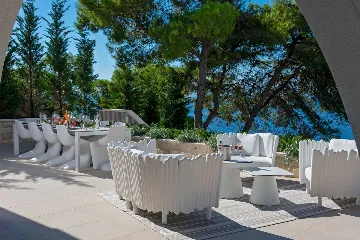 Contemporary Seafront Villa with Infinity Pool Selca