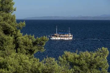 Contemporary Seafront Villa with Infinity Pool Selca