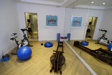 Contemporary Seafront Villa with Infinity Pool Selca