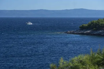 Contemporary Seafront Villa with Infinity Pool Selca