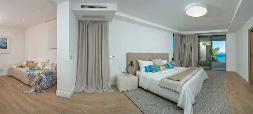 Contemporary Seafront Villa with Infinity Pool Selca