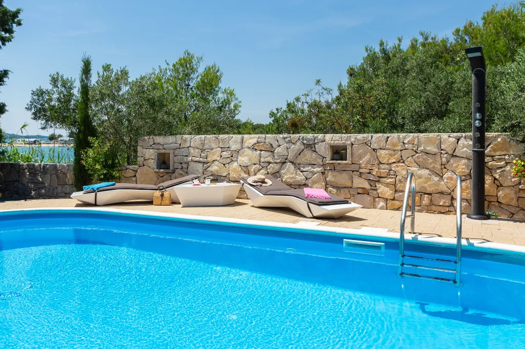 Seaside Family Villa with Pool in Betina