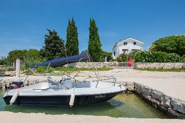 Seaside Family Villa with Pool in Betina