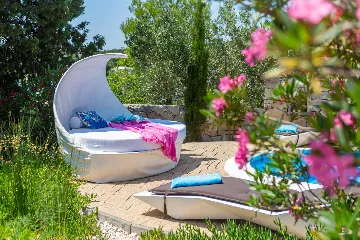 Seaside Family Villa with Pool in Betina