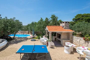 Seaside Family Villa with Pool in Betina