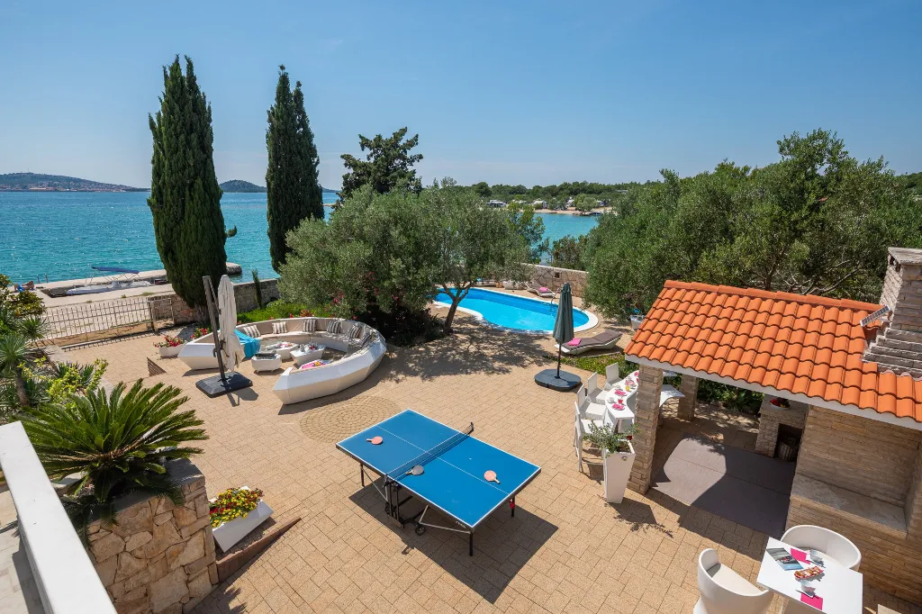 Seaside Family Villa with Pool in Betina