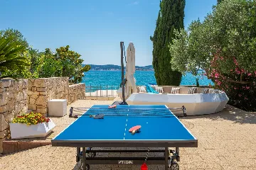 Seaside Family Villa with Pool in Betina