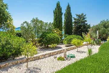 Seaside Family Villa with Pool in Betina